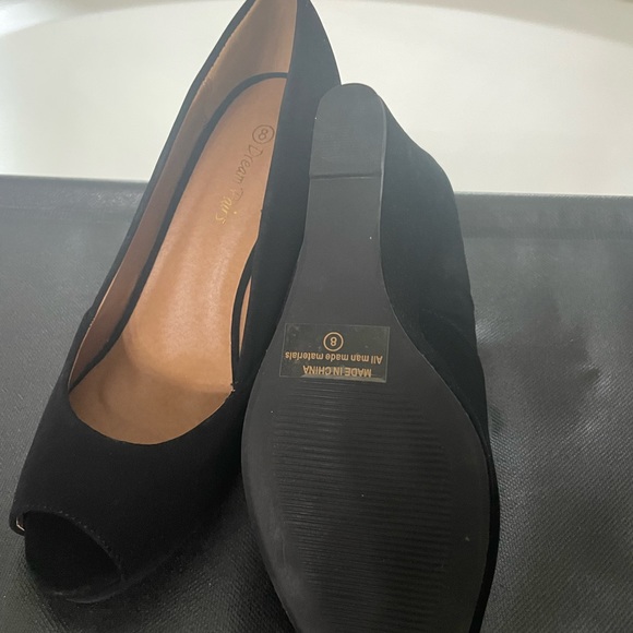 NWOT Black wedges, size 8. Never worn. - Picture 3 of 3